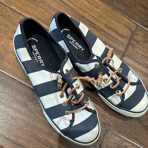 Sperry Woman’s Navy and White Striped Sneakers Memory foam Size 8